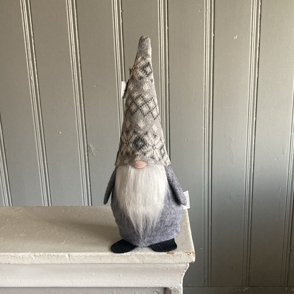 NWT- 14” Gray Christmas Holiday Gnome Decorstion w/ Gray & White Sweater Hat - Picture 15 of 17